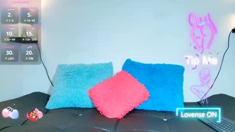 Snapshot of dember_osohot chatting on February 22, 5:55 am dember_osohot online show from February 22, 5:55 am