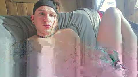 Snapshot of demelzabehr chatting on March 2, 8:18 pm Frankie online show from March 2, 8:18 pm