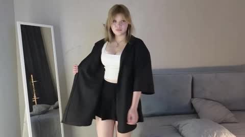 Snapshot of demetricetroike chatting on December 16, 7:08 pm Maya online show from December 16, 7:08 pm