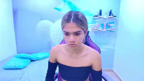 Snapshot of demi_leed chatting on January 14, 12:00 pm DEMI online show from January 14, 12:00 pm