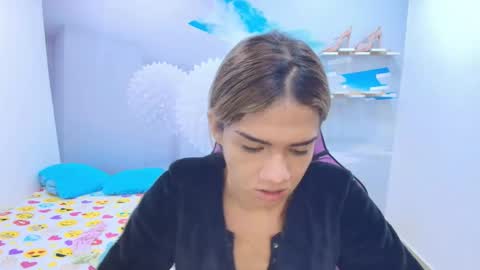 Snapshot of demi_leed chatting on February 7, 11:36 am DEMI online show from February 7, 11:36 am