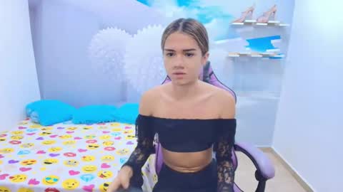 Snapshot of demi_leed chatting on February 9, 11:58 am DEMI online show from February 9, 11:58 am