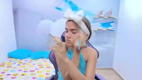 Snapshot of demi_leed chatting on February 10, 11:58 am DEMI online show from February 10, 11:58 am