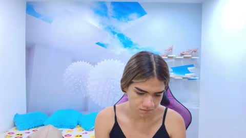 Snapshot of demi_leed chatting on February 14, 11:51 am DEMI online show from February 14, 11:51 am