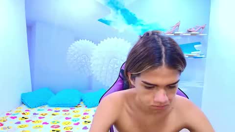 Snapshot of demi_leed chatting on February 17, 12:34 pm DEMI online show from February 17, 12:34 pm