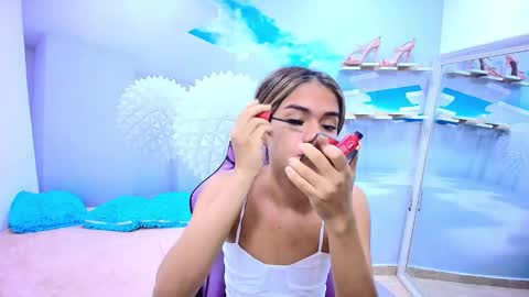 Snapshot of demi_leed chatting on February 19, 12:01 pm DEMI online show from February 19, 12:01 pm