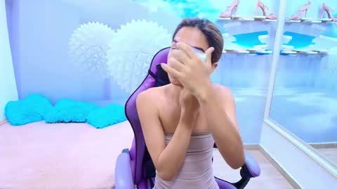 Snapshot of demi_leed chatting on February 23, 11:40 am DEMI online show from February 23, 11:40 am