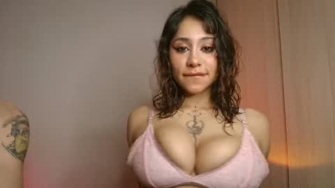 Snapshot of demian_melany_ chatting on May 1, 4:06 am demian_melany_ online show from May 1, 4:06 am