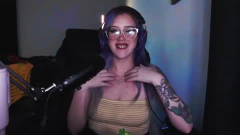 Snapshot of demongf chatting on August 3, 4:11 am Demoness Mina online show from August 3, 4:11 am