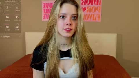 Snapshot of denaebeste chatting on February 12, 7:53 pm Emma online show from February 12, 7:53 pm