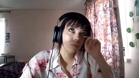 Snapshot of dennapriefert chatting on November 15, 8:00 am Aki online show from November 15, 8:00 am