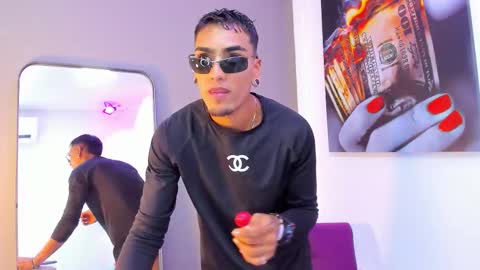 Snapshot of dennis_kinsey chatting on February 20, 7:47 pm Dennis Kinsey online show from February 20, 7:47 pm