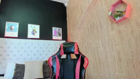 Snapshot of dennyzeans chatting on December 5, 11:30 am dennyzeans online show from December 5, 11:30 am