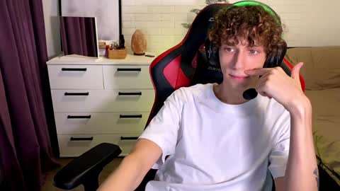 Snapshot of denobluora chatting on December 10, 8:16 pm Jasper online show from December 10, 8:16 pm