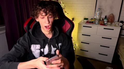 Snapshot of denobluora chatting on December 14, 2:12 am Jasper online show from December 14, 2:12 am