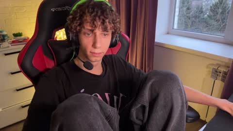 Snapshot of denobluora chatting on December 17, 1:27 pm Jasper online show from December 17, 1:27 pm