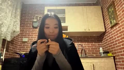 Emma online show from November 16, 1:17 pm