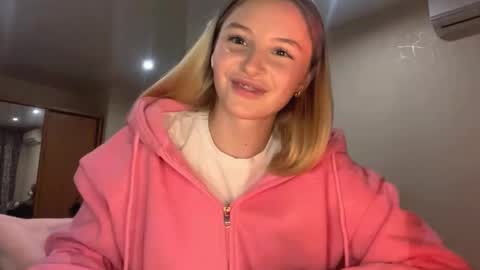 Vi  Victoria online show from October 13, 6:52 pm