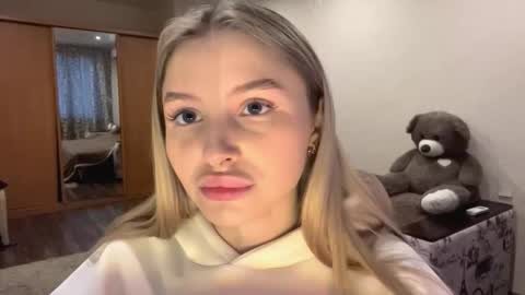 Vi  Victoria online show from October 19, 2:07 pm