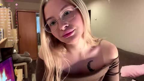 Vi  Victoria online show from November 15, 1:07 pm