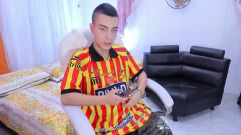 Dereck Boy online show from October 21, 8:20 pm