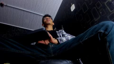 Dereck online show from May 28, 12:13 pm