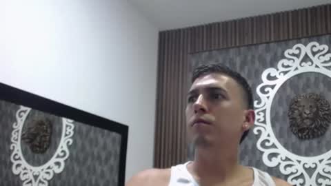 Snapshot of dereck_smithh chatting on June 13, 3:37 am Dereck online show from June 13, 3:37 am