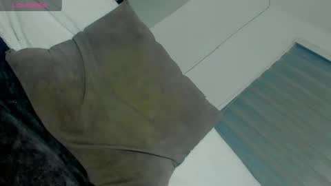 dereckhardd online show from May 15, 11:01 pm