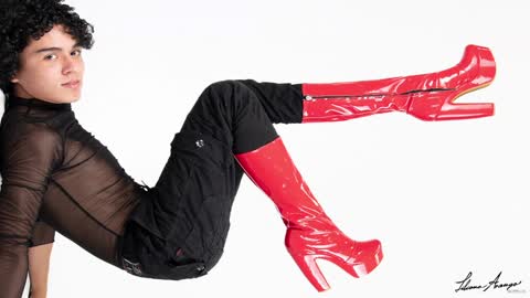 derek grey online show from December 3, 5:45 pm