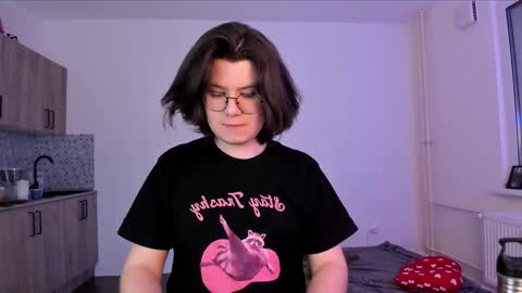 Derek online show from February 25, 4:33 am