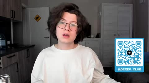 Derek online show from May 10, 6:24 pm