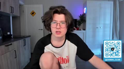 Derek online show from June 8, 12:16 pm