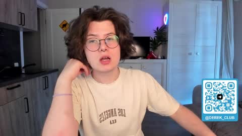 Derek online show from June 9, 11:44 am