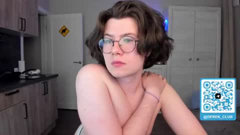 Derek online show from June 10, 9:57 pm
