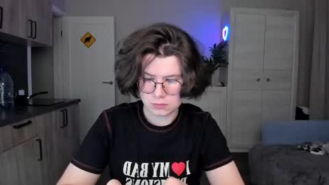 Derek online show from June 14, 8:33 pm
