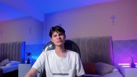 derek_sinn online show from March 8, 3:10 am