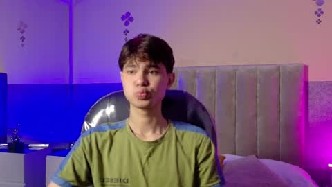 derek_sinn online show from April 5, 1:08 pm