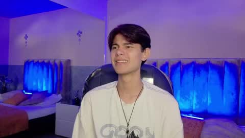 derek_sinn online show from May 29, 8:18 pm