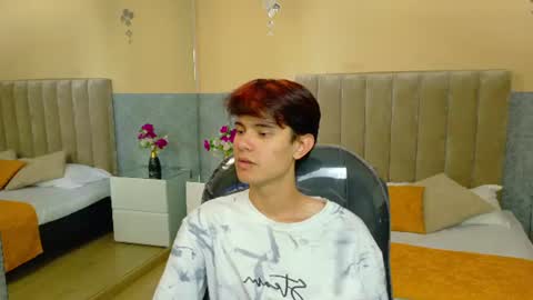 Snapshot of derek_sinn chatting on June 12, 8:41 pm derek_sinn online show from June 12, 8:41 pm