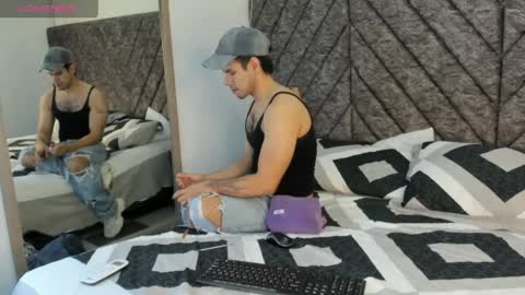 derek_voss online show from May 28, 12:24 pm