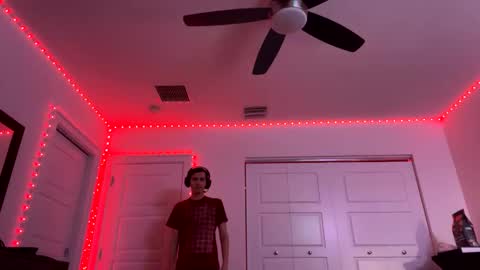 derekdings online show from December 10, 11:08 pm