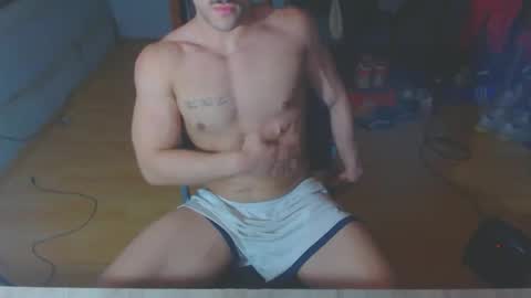 Snapshot of derekhuge chatting on November 5, 5:07 am derekhuge online show from November 5, 5:07 am