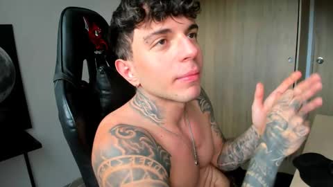 derekmuller11 online show from April 20, 10:00 pm