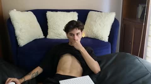 Derek online show from November 17, 1:39 pm