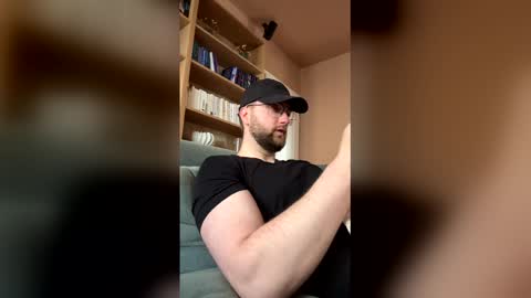 derkleinerabauke online show from April 20, 4:10 pm