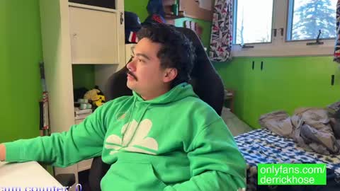 Snapshot of derrick_hose chatting on February 27, 11:15 pm Derrick Hose online show from February 27, 11:15 pm