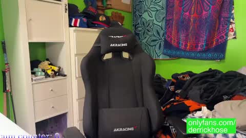 Snapshot of derrick_hose chatting on March 2, 3:13 am Derrick Hose online show from March 2, 3:13 am