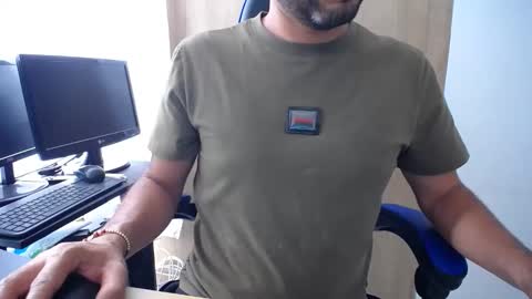 Snapshot of derrik_ chatting on May 19, 4:02 pm online show from May 19, 4:02 pm