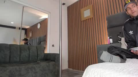 derrymeyers online show from January 10, 6:04 am