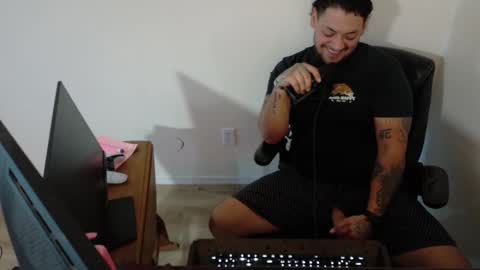 desertadventurer25 online show from February 5, 12:37 am